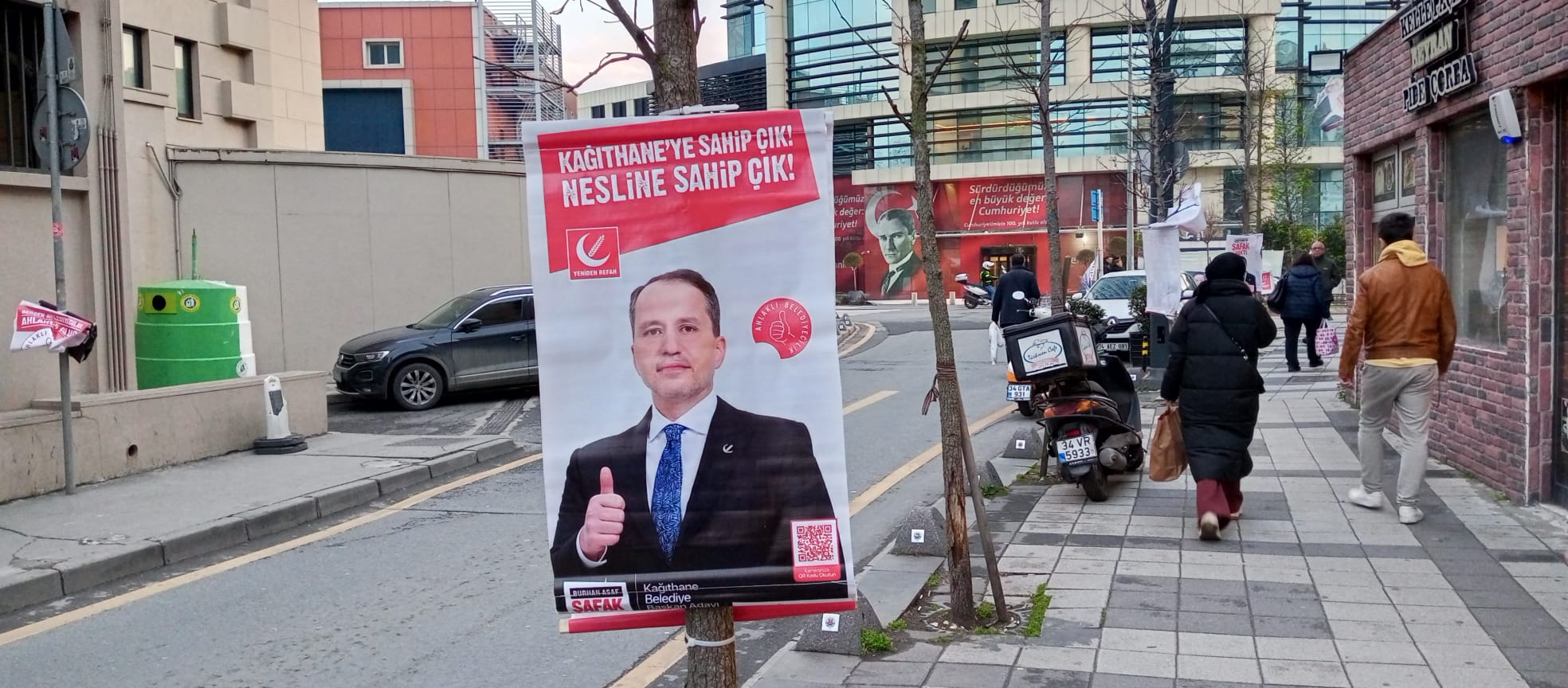 Kagithane-Secim02 Seçimin Dili: Pankart, afiş, bildiri, bayrak