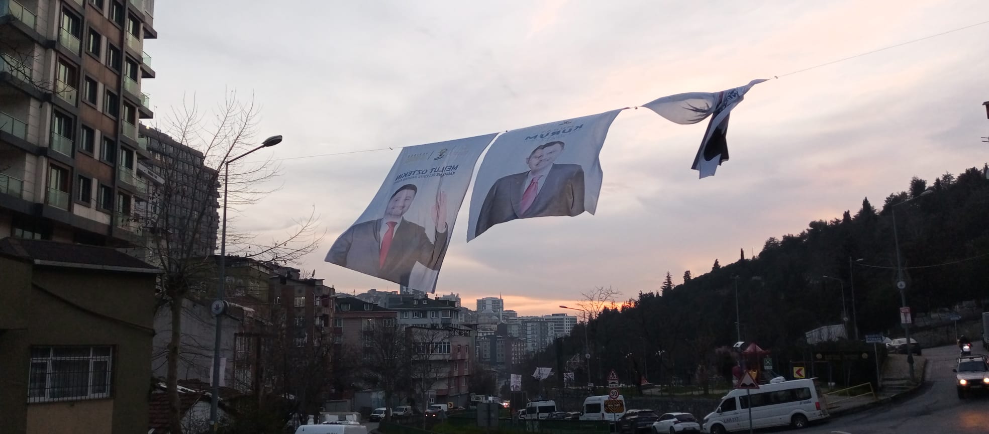 Kagithane-Secim09 Seçimin Dili: Pankart, afiş, bildiri, bayrak