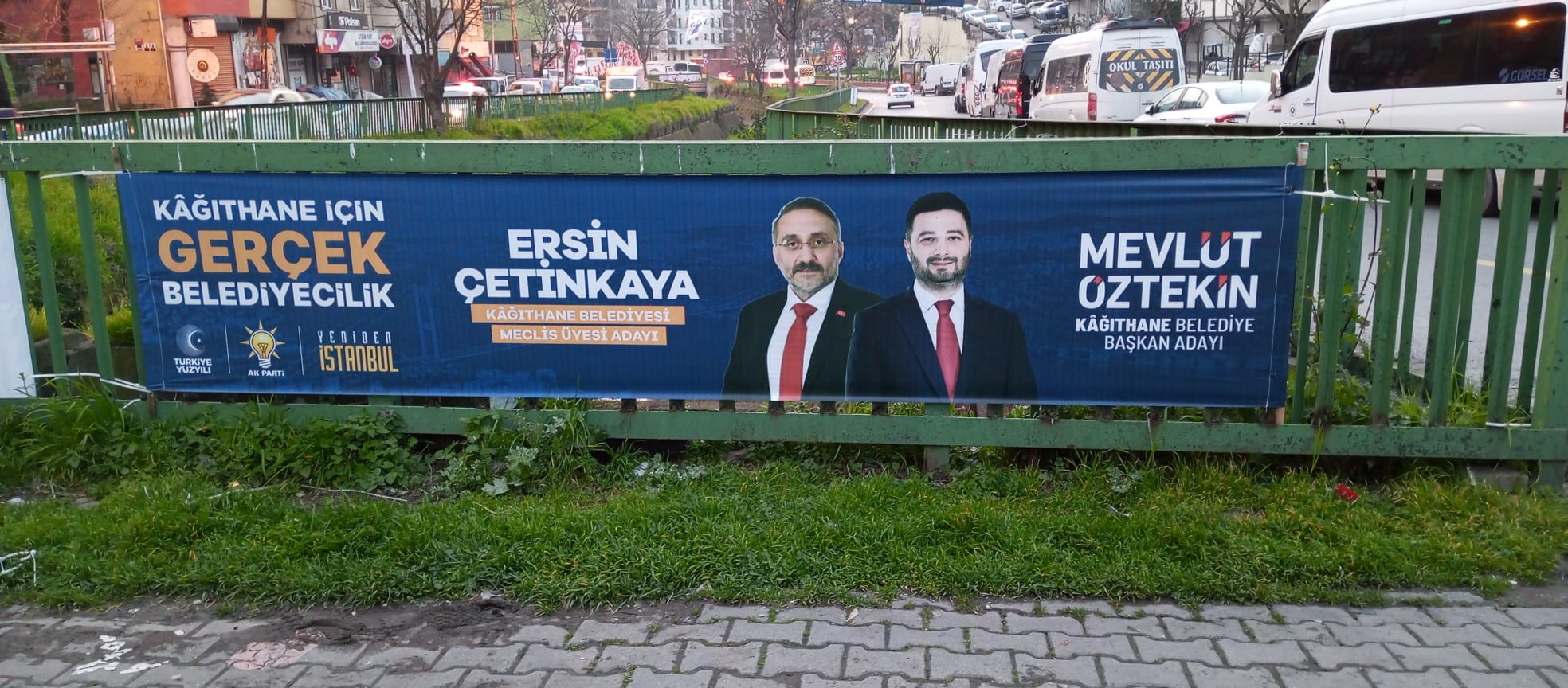Kagithane-Secim10 Seçimin Dili: Pankart, afiş, bildiri, bayrak