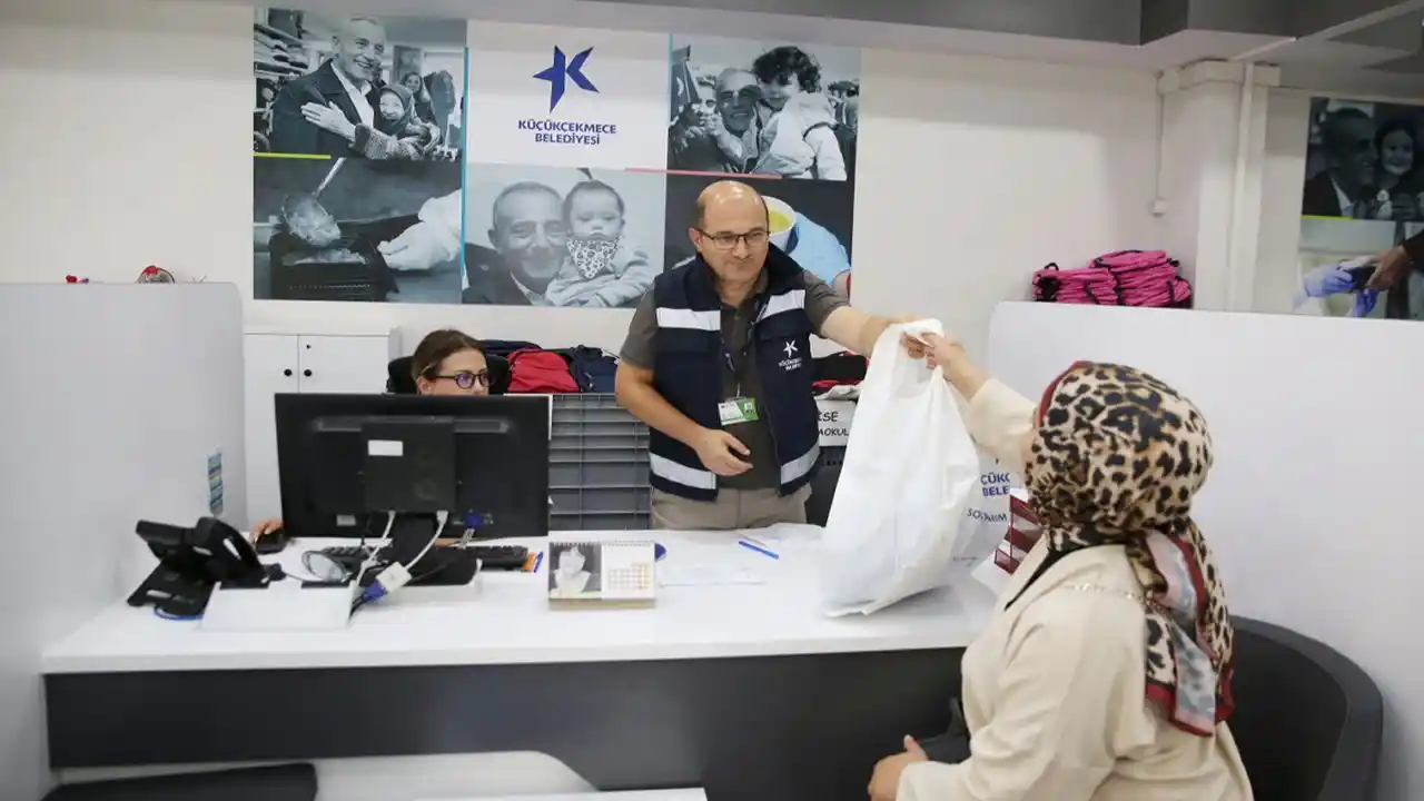 Küçükçekmece Belediyesi’nden Öğrencilere Kırtasiye Desteği